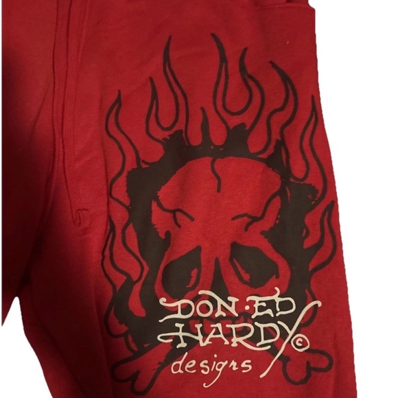 Ed Hardy Red Shorts Size Large Skull Graphic Front Dragon Back  Y2K Streetwear - Picture 2 of 3